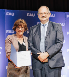Towards entry "FAU Award for Doctoral Supervision"